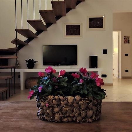 Casa Giusti Apartment ปอจจิบองซี ภายนอก รูปภาพ